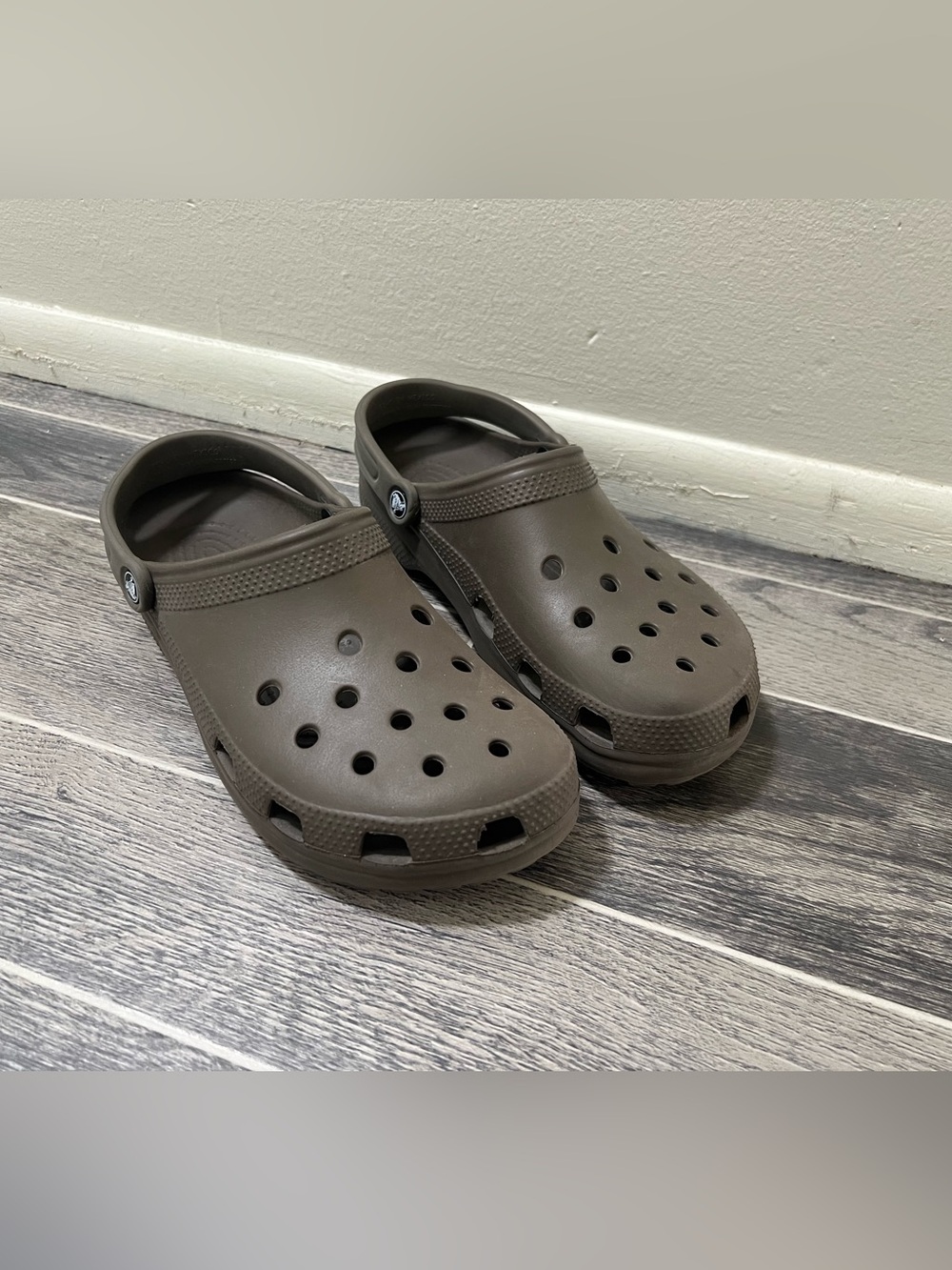 Brown Crocs men’s 11